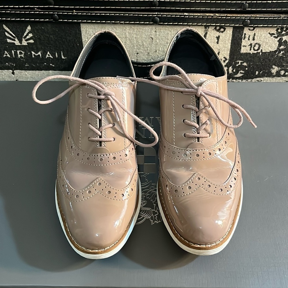 Patent leather women's shoes Size 6us